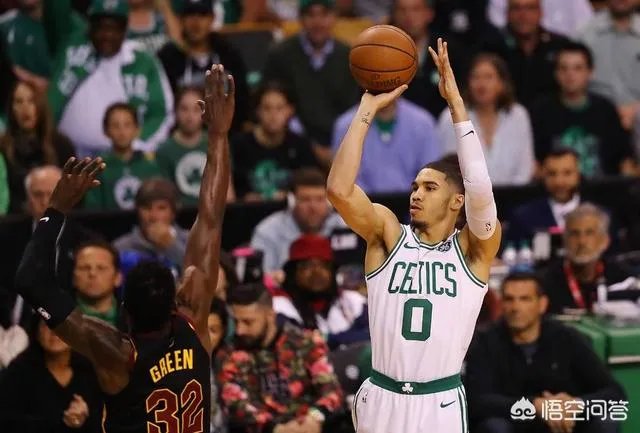 东决抢七大战中塔图姆隔扣詹姆斯之后顶撞了一下詹姆斯，为何双方并没有起冲突？