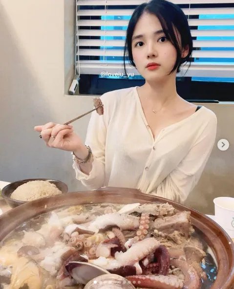 想被治疗！南韩清纯小护士YuJu：工作服下的白皙欧派！