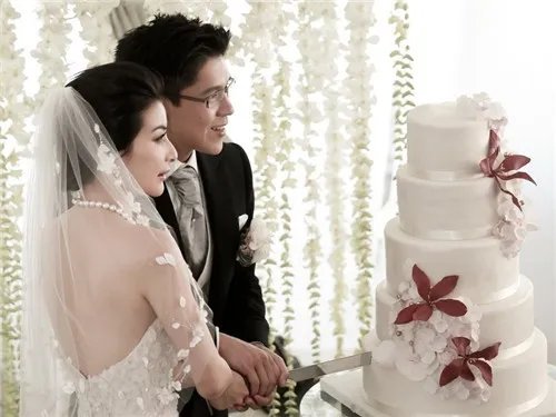 婚纱照修片要求 关于婚纱照的修片教程