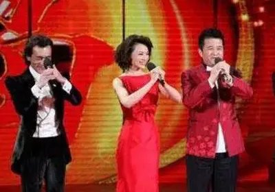 2012年春晚为什么奇怪?