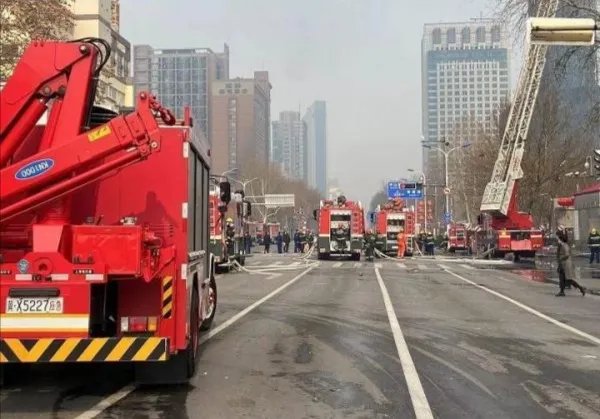 石家庄一高层建筑发生火灾，救援行动进行的如何？现场情况有多危急？