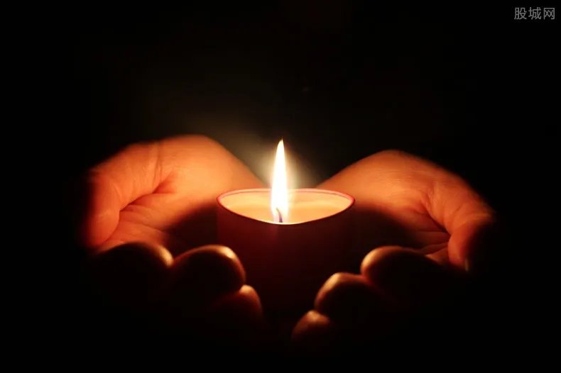 复旦才女死于外滩踩踏 2014年外滩踩踏事件死亡多少人