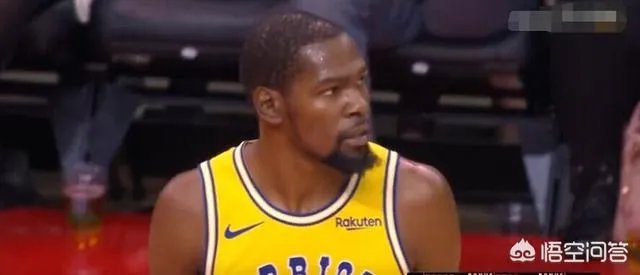 杜兰特偷袭卡佩拉，毫无巨星风范，网友怒喷欺软怕硬，对此你怎么看？