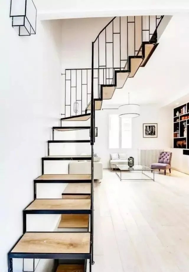 这样的楼梯，让人看了就忍不住想要拥有，我家的楼梯只能叫梯子！