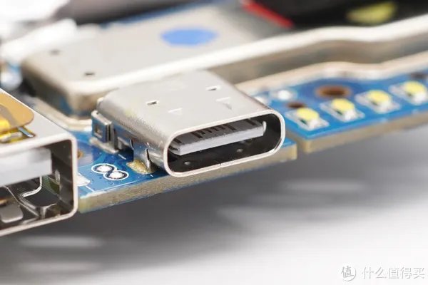 紫米移动电源拆解