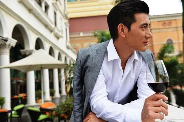 蒲巴甲梁洁分手，两个人对分手作何回应？