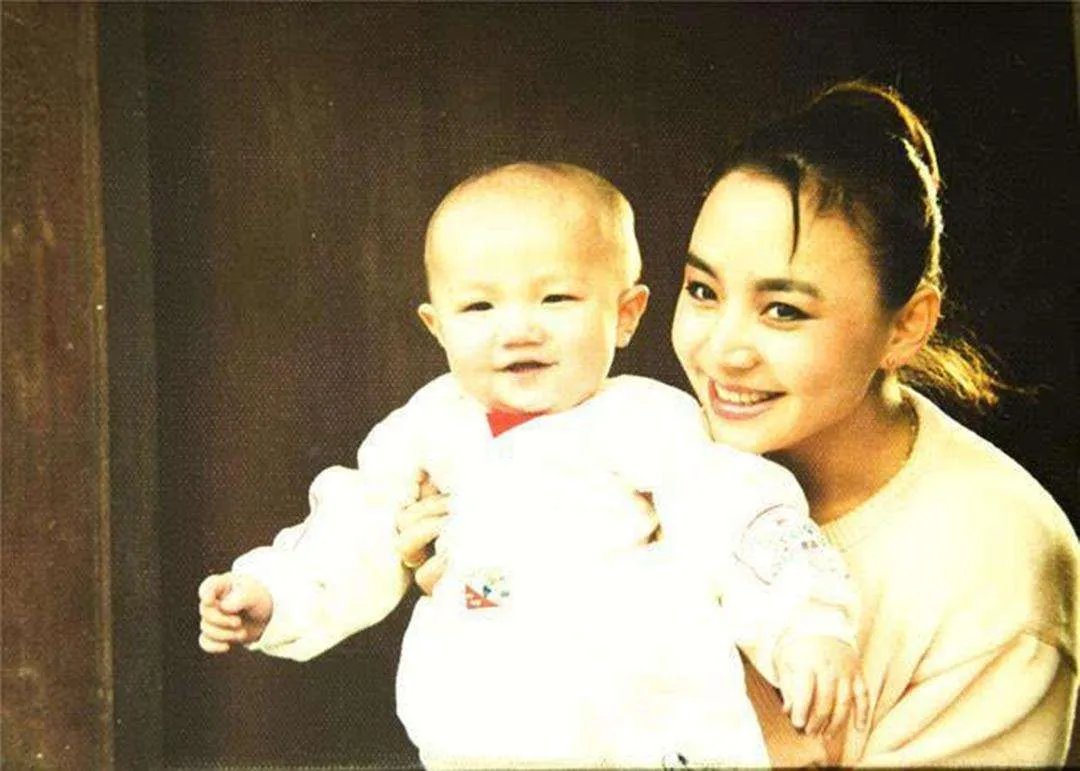 英如镝名字怎么讽刺了 英如镝和巴图有接触吗