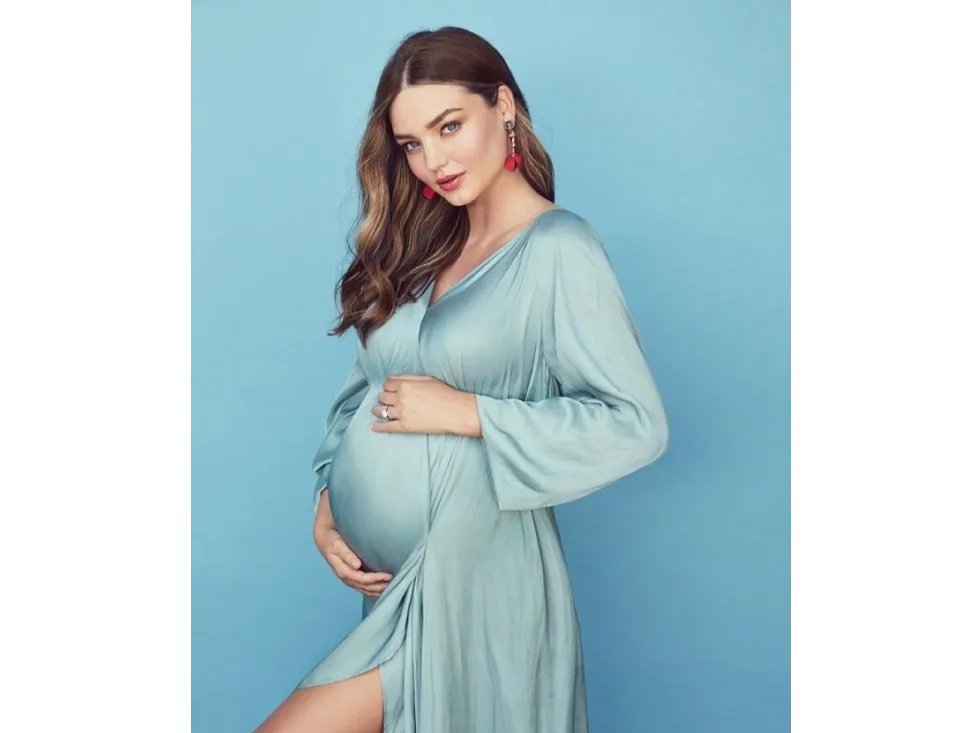 维密超模米兰·达可儿三胎平安产子，首次现身身材依旧火辣