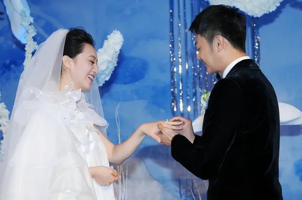 被兄弟杜淳和李晨插刀，花百万娶了个“假货”，印小天究竟发生了什么？