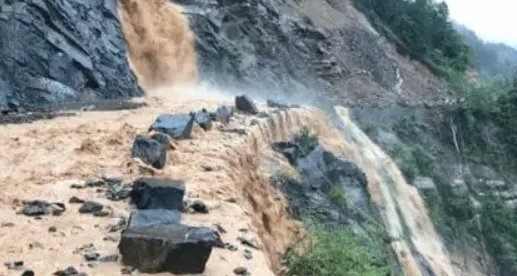 湖南麻阳受暴雨引发山体滑坡，道路中断房屋受损，造成的损失有多严重？