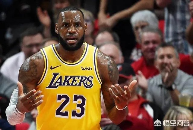 詹姆斯扣篮被犯规，为什么解说员说步行者队不解风情，当时情况如何？你怎么看？