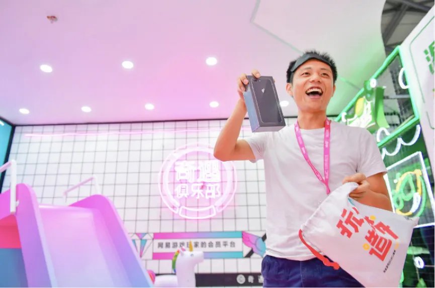 真情实感送福利!奇遇俱乐部CJ大型福利泳池受热捧