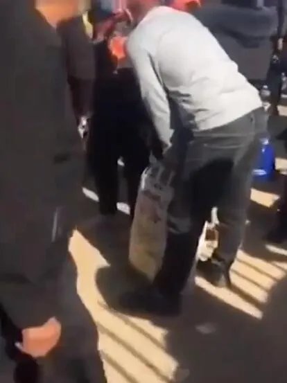 ​拆迁补偿现场村民用麻袋装现金是怎么回事  拆迁补偿现场村民为什么用麻袋装现金