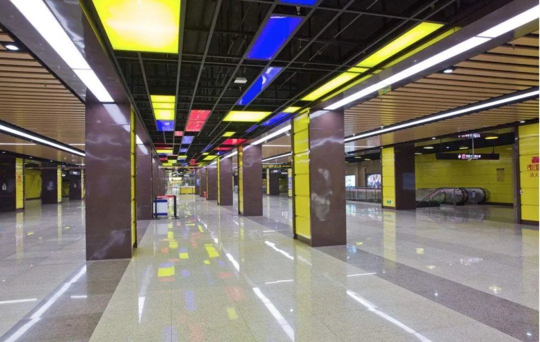 深圳地铁争议宣传漫画，你觉得什么样的漫画比较合适在地铁展出？