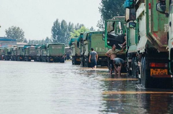 卫河鹤壁段决堤，30多米的缺口，最终是如何堵住的？