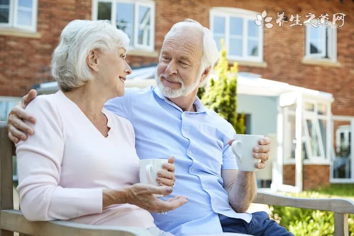 国医大师贺普仁钟爱针灸文物和古籍