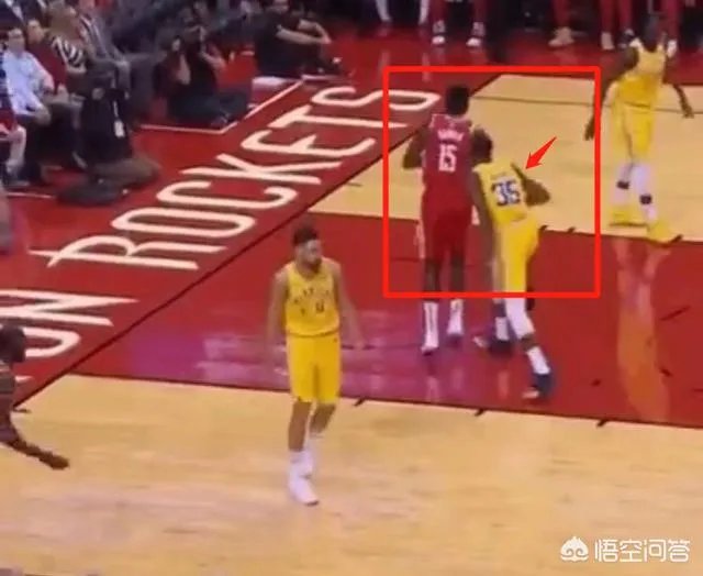 杜兰特偷袭卡佩拉，毫无巨星风范，网友怒喷欺软怕硬，对此你怎么看？