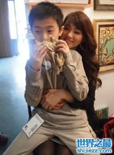 伊能静15岁儿子曝光正脸照，伊能静哈林儿子哈利 