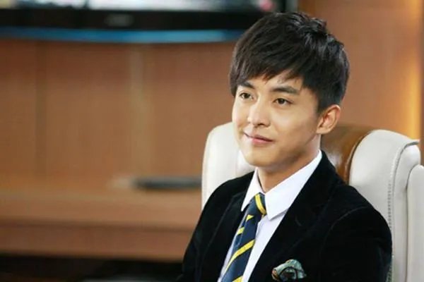 李佳航发文声援乃万，这到底是怎么一回事？