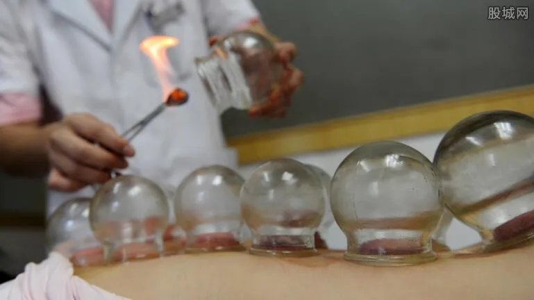 炒药引爆酒精灯烧伤顾客 江湖游医无证卖药惨酿悲剧