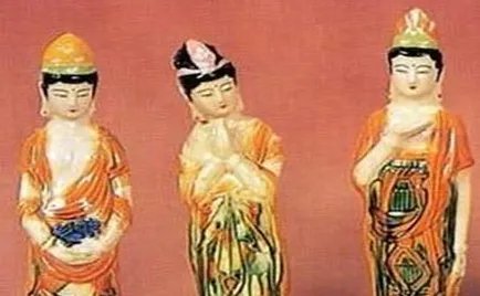 唐三彩只有三种颜色吗？在类别上它属于瓷器吗