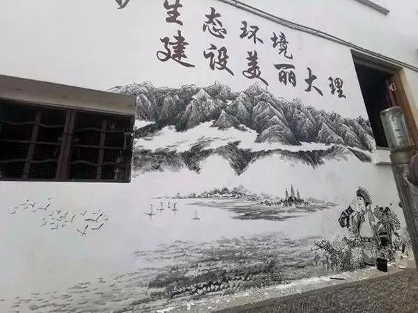 宣传画中白族姑娘衣着不当,对此大理政府有何回应?