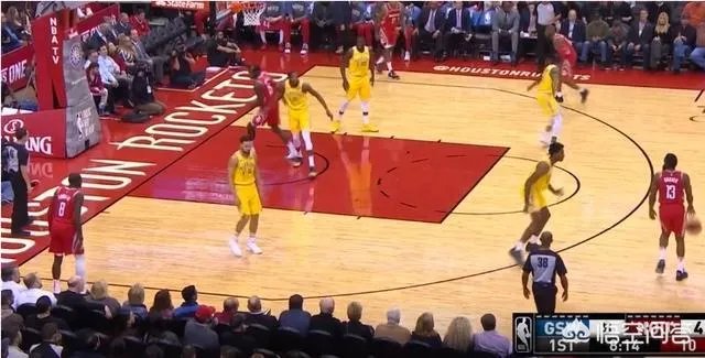 杜兰特偷袭卡佩拉，毫无巨星风范，网友怒喷欺软怕硬，对此你怎么看？