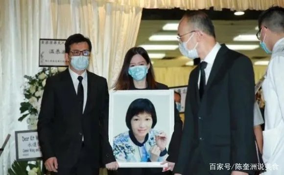 梁洁华患癌离世一年，黄日华谈及亡妻数度哽咽落泪，看上去有多伤心？