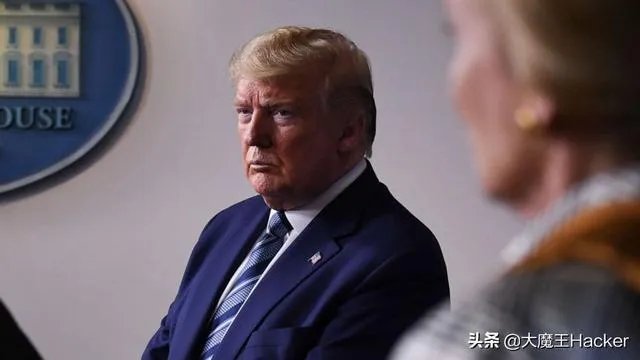 奥巴马批评特朗普政府抗疫是“混乱的灾难”，持续嘴仗，如何看？