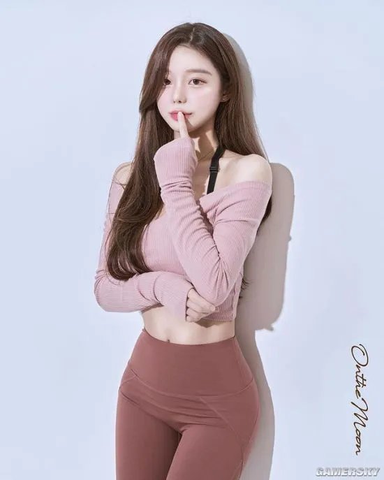 包不住的完美S曲线 韩国网红正妹兼具可爱与性感