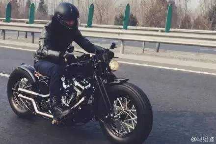 冯绍峰晒了个帅气的照片，结果摊上大事了！