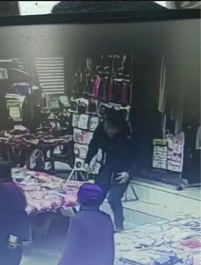 男子碰瓷宠物狗是什么情况？