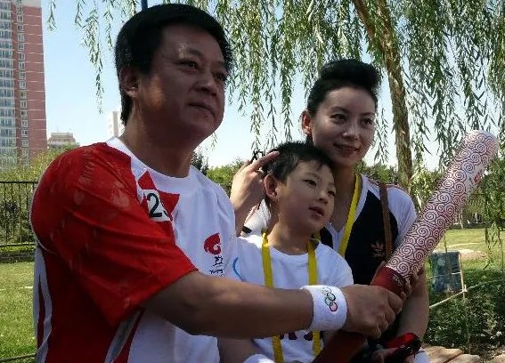 朱军的弱智儿子图片曝光 为什么被称弱智儿子