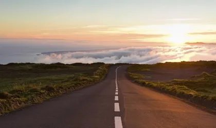 坚持什么是我们的强国之路？