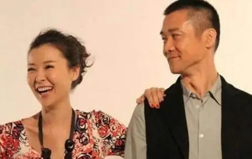 黄志忠与柯蓝恋爱九年之久，柯蓝揭穿黄志忠丑恶嘴脸，为何从不提结婚二字？