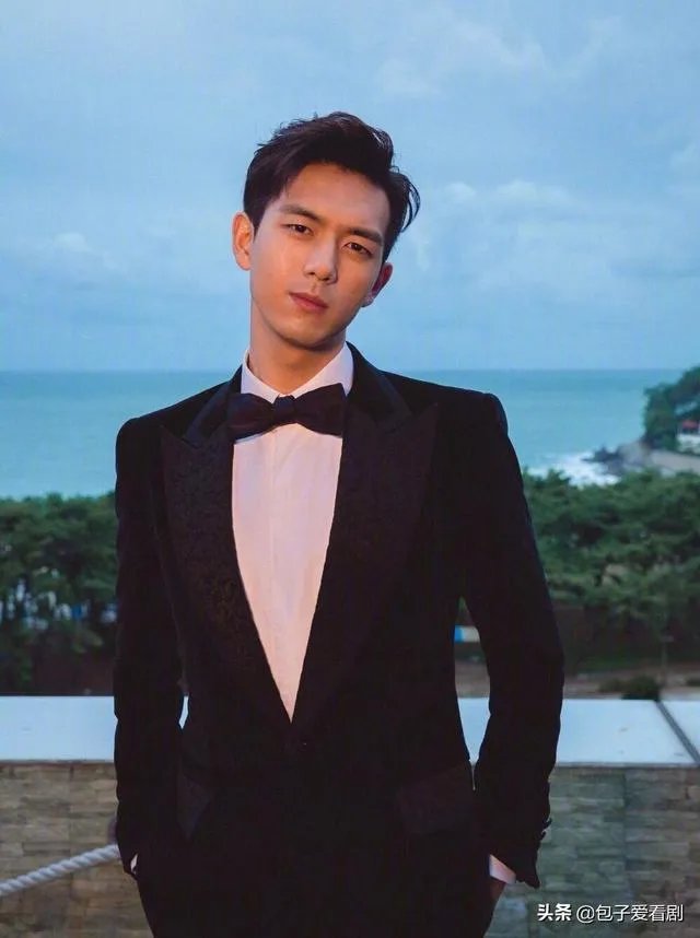 电视剧《亲爱的，热爱的》里面的主演李现，几天微博粉丝突破1000万，你怎么看？