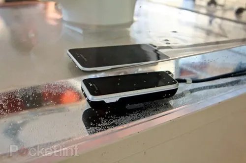 SE首款防水Android机 Xperia Active简评