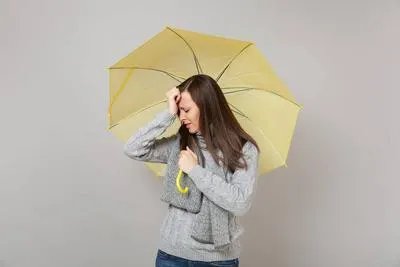 女人经期淋雨如何护理  及时驱寒保暖很重要