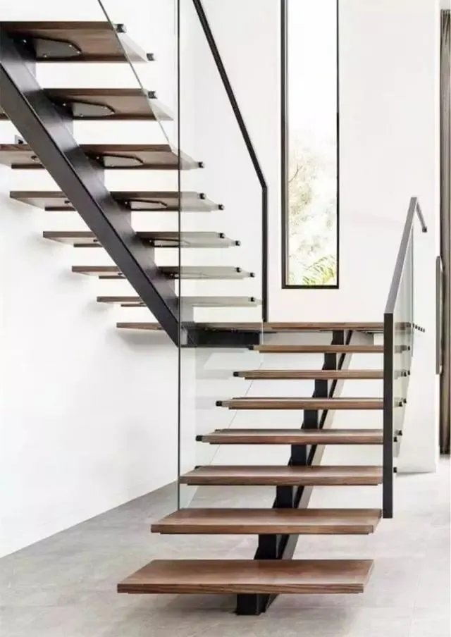 这样的楼梯，让人看了就忍不住想要拥有，我家的楼梯只能叫梯子！
