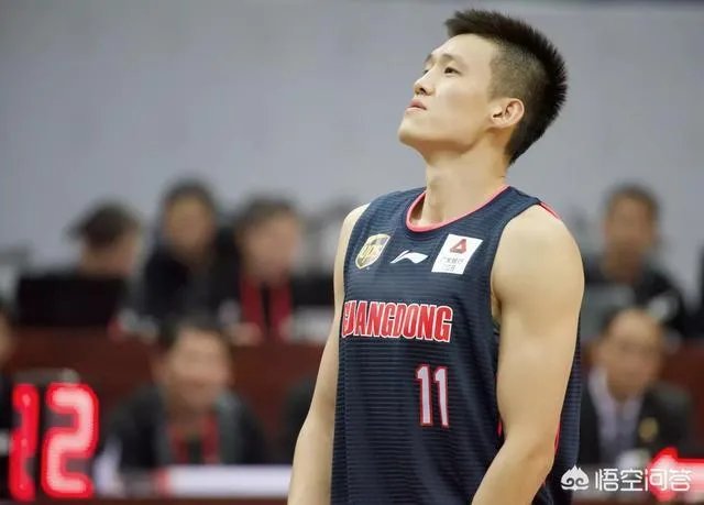 CBA开出新赛季第一张罚单，周鹏停赛一场，难道江苏主场就不应该对其进行处罚吗？