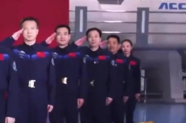 航天员女教头提到一首歌哽咽了是怎么回事 航天员女教头提到一首歌哽咽了是哪首歌