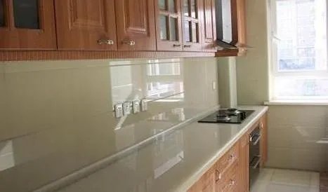 厨房台面到底大理石好还是石英石好？