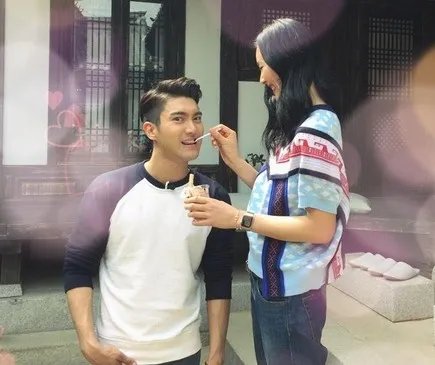 刘雯崔始源公布恋情了吗？ 粉丝期待高颜值石榴夫妇在一起