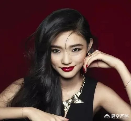 相比来说五官不是最精致的林允，为什么看起来反而更舒服？