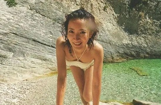 陈赫前妻许婧晒性感旅行照，这些年她过的好不好？