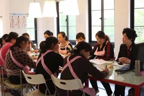 哪几种月嫂千万不能请，会害了孩子？