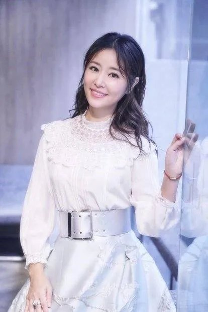 林心如晒出自制的迪士尼公主甜点,你如何评价她的战果?