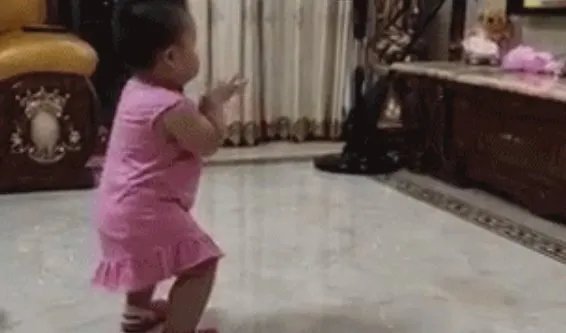 把三岁女孩喂到70斤的家长是出于什么目的？