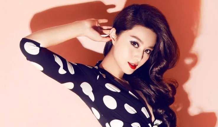 疑范冰冰李晨现身民政局领证，现场照片曝光，真相令人失望，究竟怎么回事？