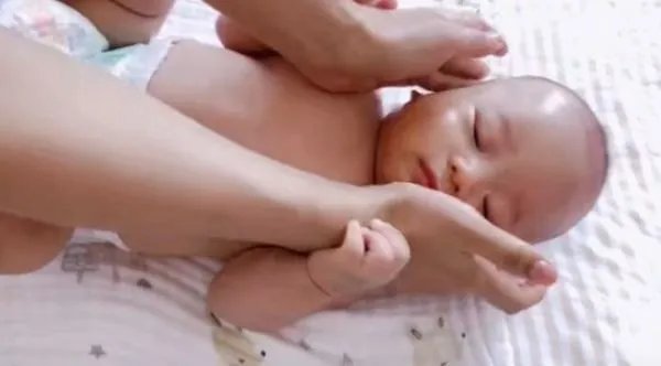 重庆的月嫂多少钱一个月，重庆请月嫂要多少钱?